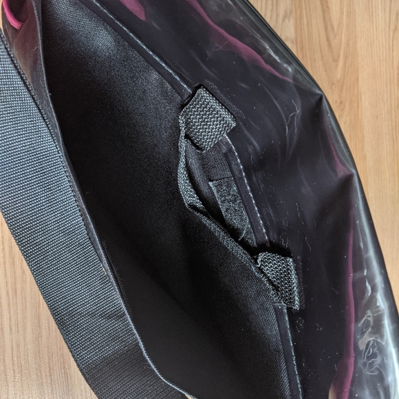 Hello Kitty Messenger Bag - Picture 6 of 8